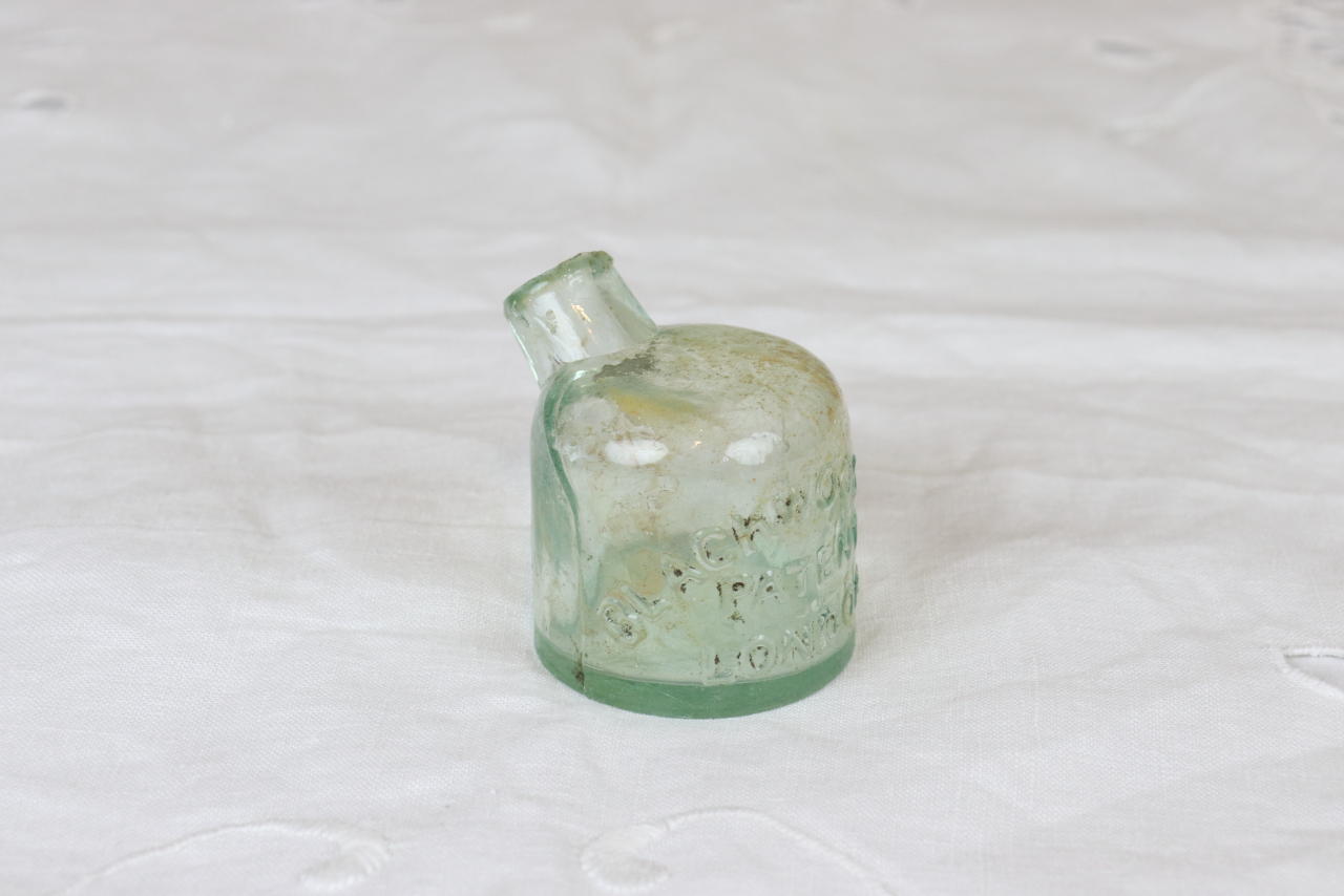 イギリス　アンティーク　インク瓶　ガラス瓶　ボトル　一輪挿し　フラワーベース　花瓶