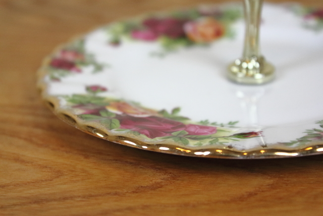 【売約済】英国製 オールドカントリーローズ ケーキスタンド（大）直径23cm 売約済】英国製 オールドカントリーローズ ケーキスタンド（大