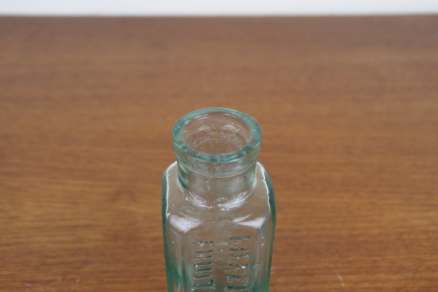 イギリス　アンティーク　フルーツジュースボトル　瓶　陶器　花瓶　一輪挿し　インテリア