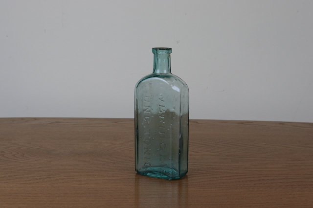 イギリス　アンティーク　薬瓶　ガラスビン　一輪挿し　ボトル