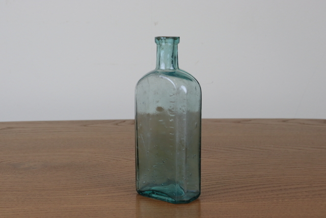 イギリス　アンティーク　薬瓶　ガラスビン　一輪挿し　ボトル