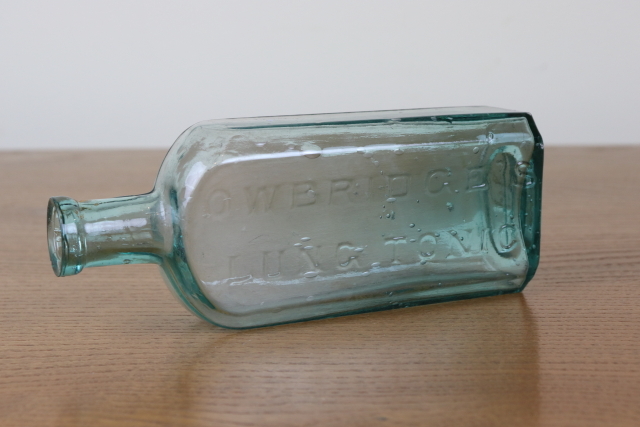 イギリス　アンティーク　薬瓶　ガラスビン　一輪挿し　ボトル