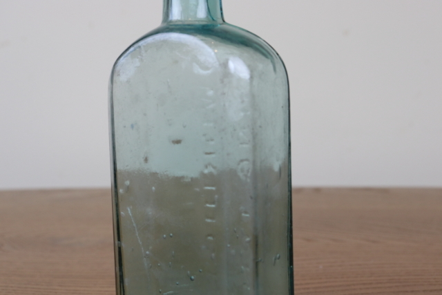 イギリス　アンティーク　薬瓶　ガラスビン　一輪挿し　ボトル