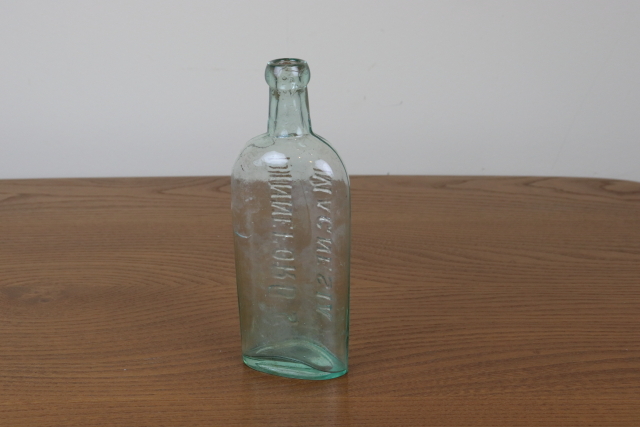 イギリス　アンティーク　薬瓶　ガラスビン　一輪挿し　ボトル