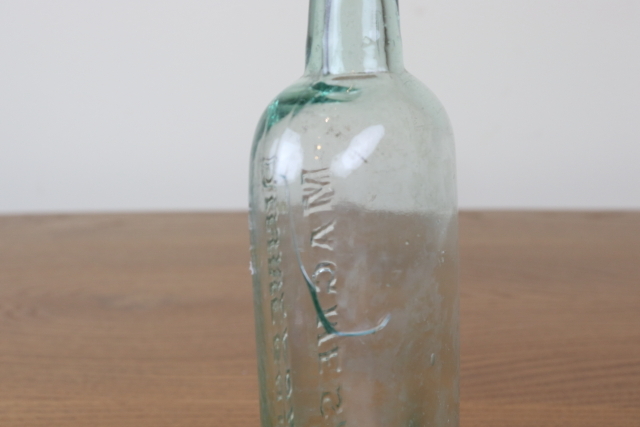 イギリス　アンティーク　薬瓶　ガラスビン　一輪挿し　ボトル