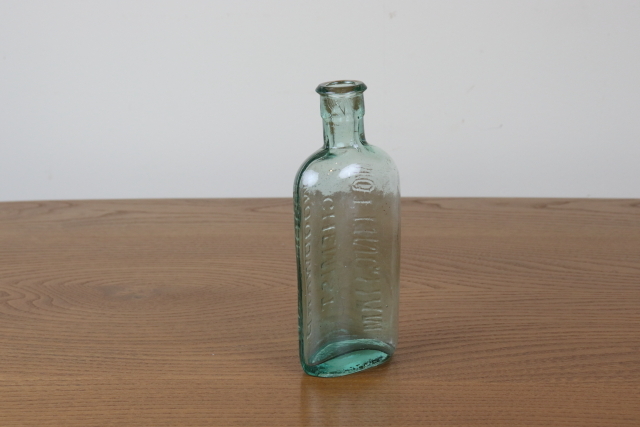 イギリス　アンティーク　薬瓶　ガラスビン　一輪挿し　ボトル