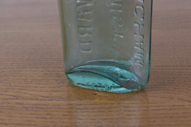 イギリス　アンティーク　薬瓶　ガラスビン　一輪挿し　ボトル