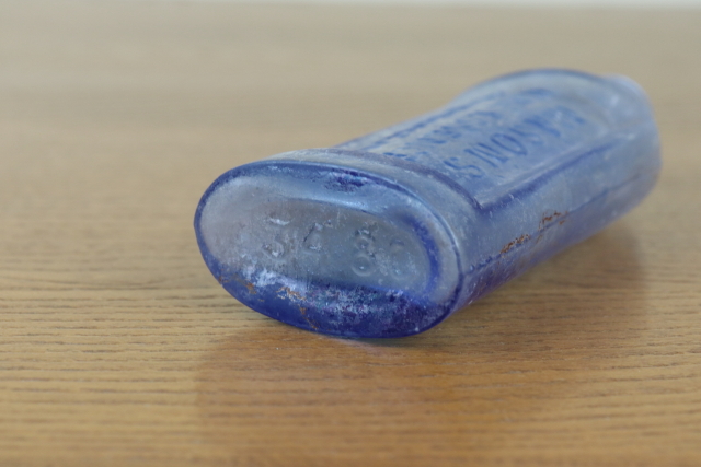 イギリス　アンティーク　ガラス瓶　青　ブルー　一輪挿し　ボトル