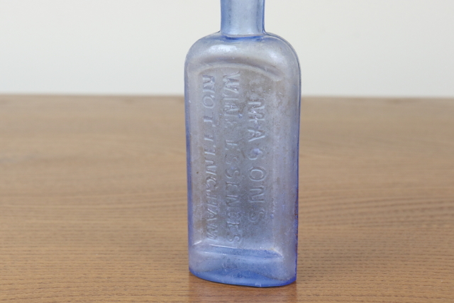 イギリス　アンティーク　ガラス瓶　青　ブルー　一輪挿し　ボトル