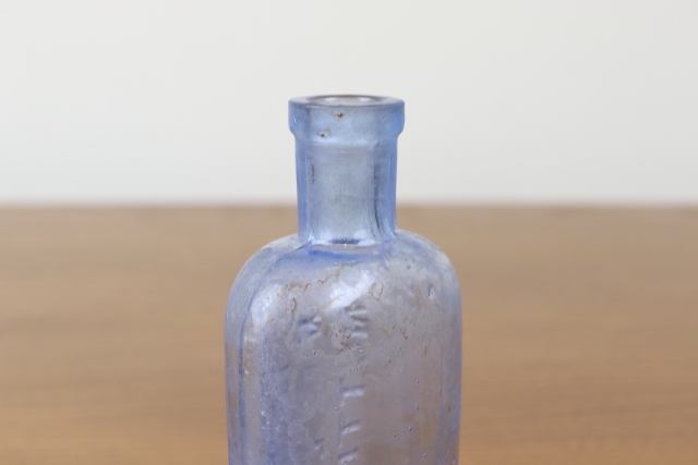 イギリス　アンティーク　ガラス瓶　青　ブルー　一輪挿し　ボトル