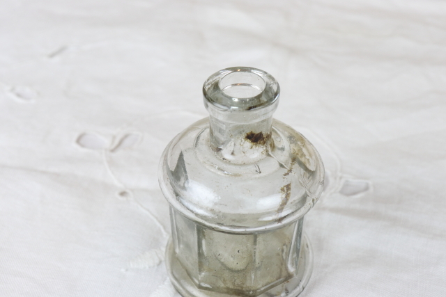 イギリス　アンティーク　インク瓶　ガラス瓶　ボトル　一輪挿し　フラワーベース　花瓶