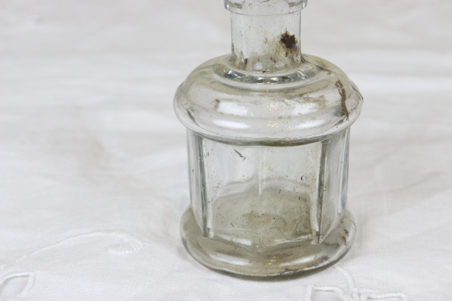 イギリス　アンティーク　インク瓶　ガラス瓶　ボトル　一輪挿し　フラワーベース　花瓶