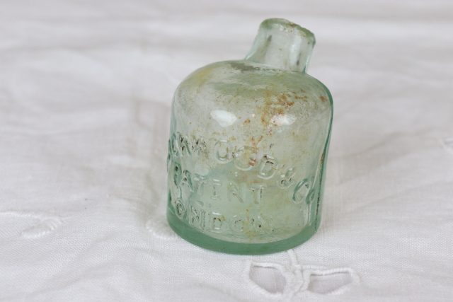 イギリス　アンティーク　インク瓶　ガラス瓶　ボトル　一輪挿し　フラワーベース　花瓶