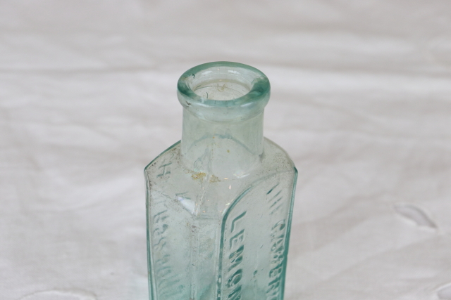 イギリス　アンティーク　ガラス瓶　ボトル　一輪挿し　フラワーベース　花瓶