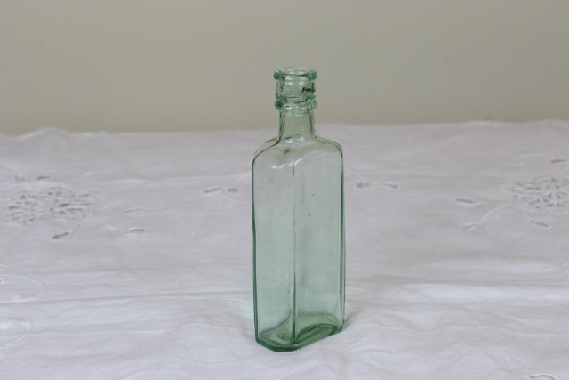 イギリス　アンティーク　ガラス瓶　ボトル　一輪挿し　フラワーベース　花瓶