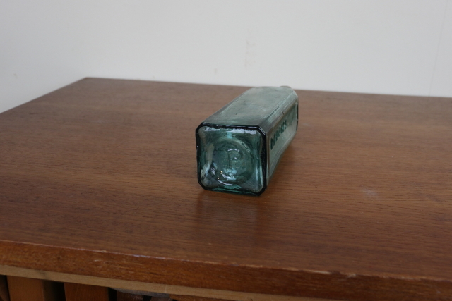 イギリス　アンティーク　ガラス瓶　ボトル　一輪挿し　フラワーベース　花瓶