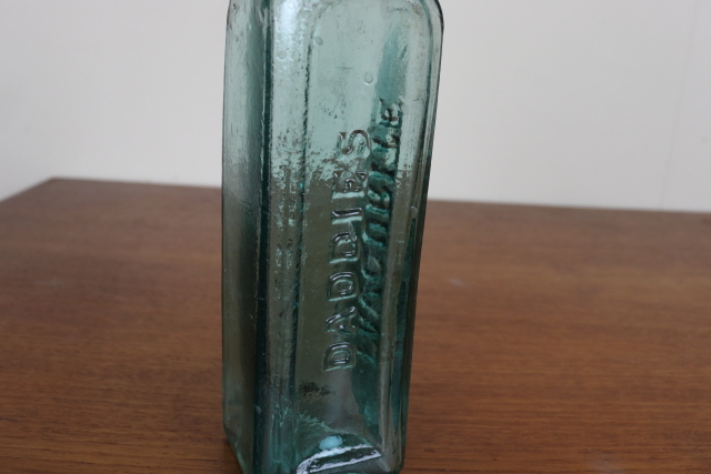 イギリス　アンティーク　ガラス瓶　ボトル　一輪挿し　フラワーベース　花瓶