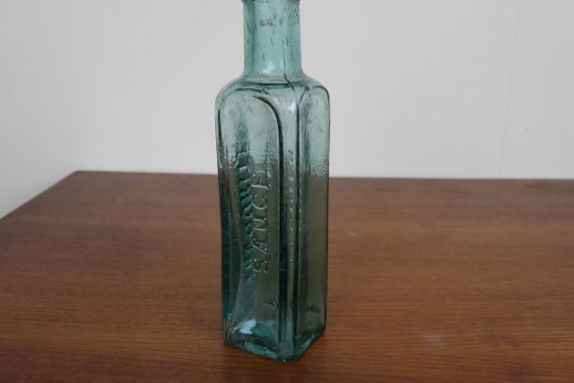 イギリス　アンティーク　ガラス瓶　ボトル　一輪挿し　フラワーベース　花瓶