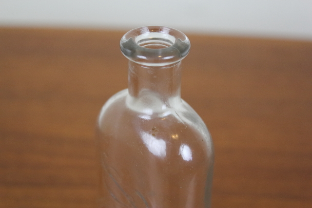 イギリス　アンティーク　BOOTS　ビン　花瓶　一輪挿し　薬瓶