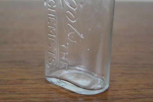 イギリス　アンティーク　BOOTS　ビン　花瓶　一輪挿し　薬瓶