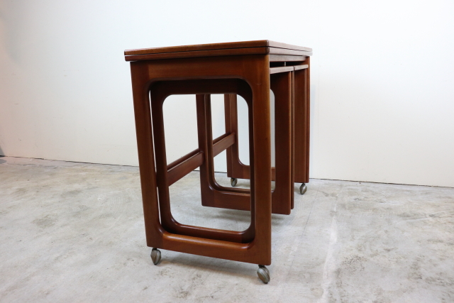 イギリス　マッキントッシュ　ネストテーブル　ヴィンテージ　チーク