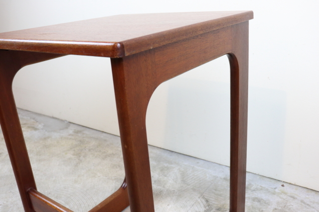 イギリス　マッキントッシュ　ネストテーブル　ヴィンテージ　チーク