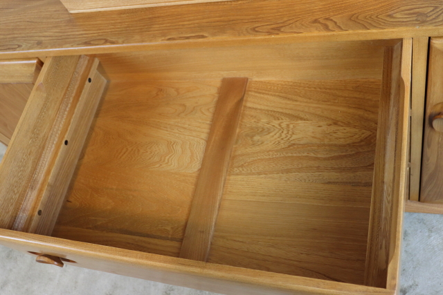 ercol　アーコール　サイドボード　収納家具　キャスター付　ヴィンテージ　イギリス