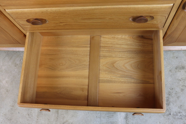 ercol　アーコール　サイドボード　収納家具　キャスター付　ヴィンテージ　イギリス