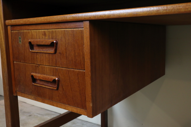 デンマーク　北欧　ヴィンテージ　デスク　机　チーク