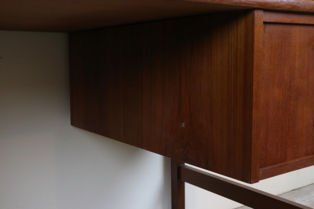 デンマーク　北欧　ヴィンテージ　デスク　机　チーク