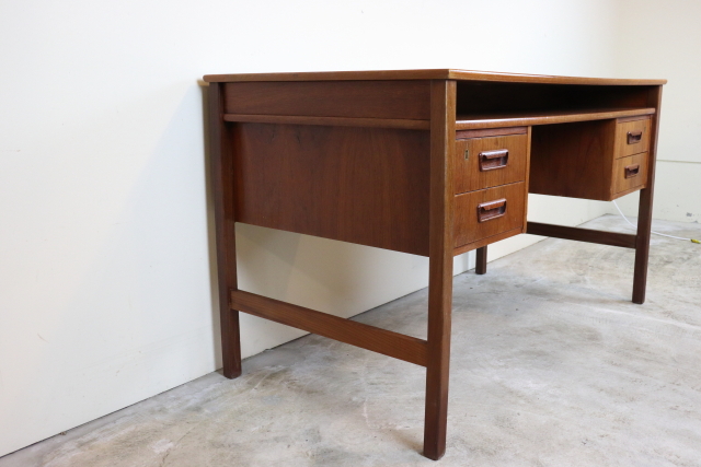 デンマーク　北欧　ヴィンテージ　デスク　机　チーク