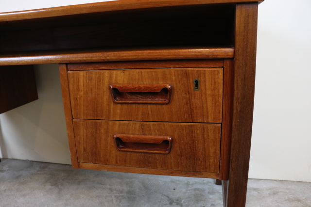 デンマーク　北欧　ヴィンテージ　デスク　机　チーク