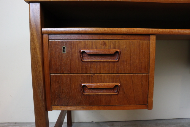 デンマーク　北欧　ヴィンテージ　デスク　机　チーク