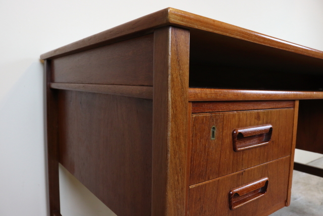 デンマーク　北欧　ヴィンテージ　デスク　机　チーク