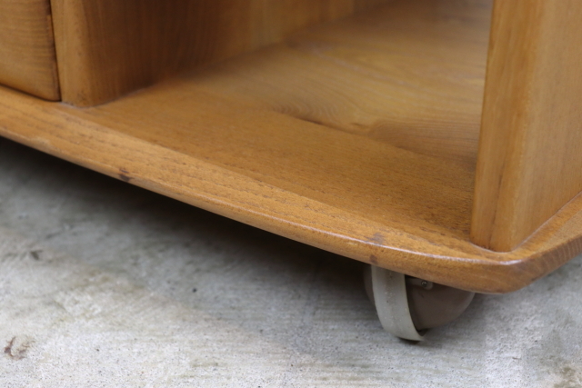 アーコール　ercol　パンドラボックス　コーヒーテーブル　キャスター付き