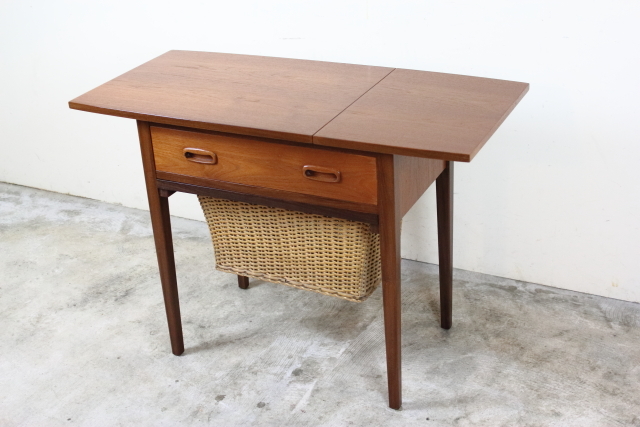 デンマーク　ヴィンテージ　ソーイングテーブル　北欧