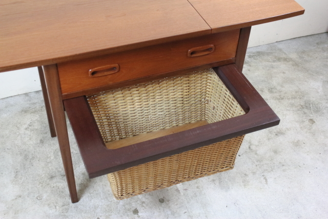 デンマーク　ヴィンテージ　ソーイングテーブル　北欧