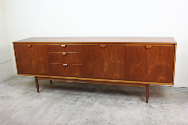 イギリス　ヴィンテージ　サイドボード