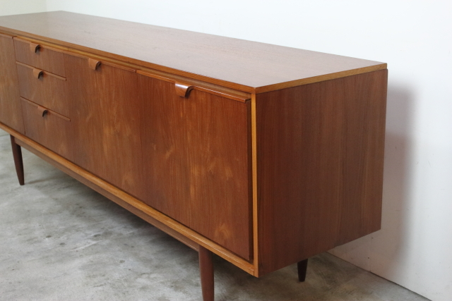 イギリス　ヴィンテージ　サイドボード