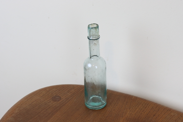 イギリス　アンティーク　ソース瓶　一輪挿し　花瓶　ボトル　フラワーベース