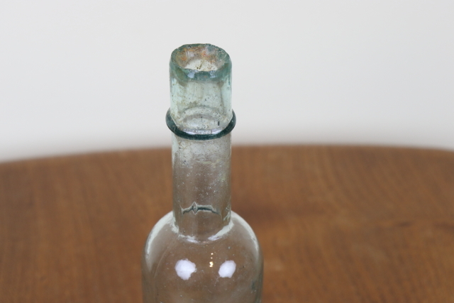 イギリス　アンティーク　ソース瓶　一輪挿し　花瓶　ボトル　フラワーベース