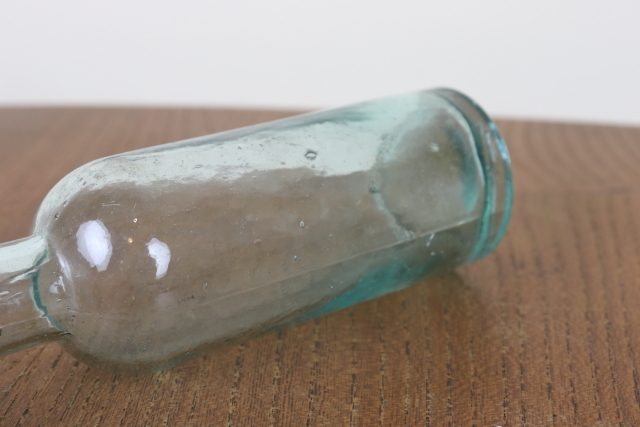 イギリス　アンティーク　ソース瓶　一輪挿し　花瓶　ボトル　フラワーベース