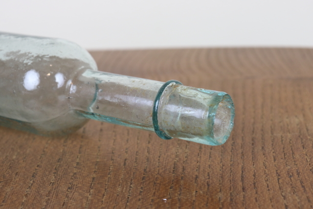 イギリス　アンティーク　ソース瓶　一輪挿し　花瓶　ボトル　フラワーベース