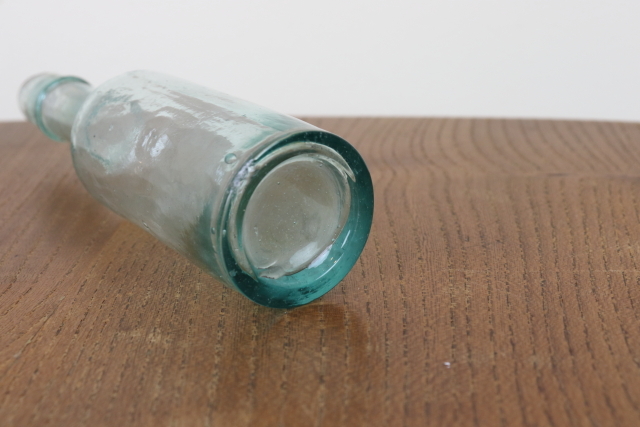 イギリス　アンティーク　ソース瓶　一輪挿し　花瓶　ボトル　フラワーベース