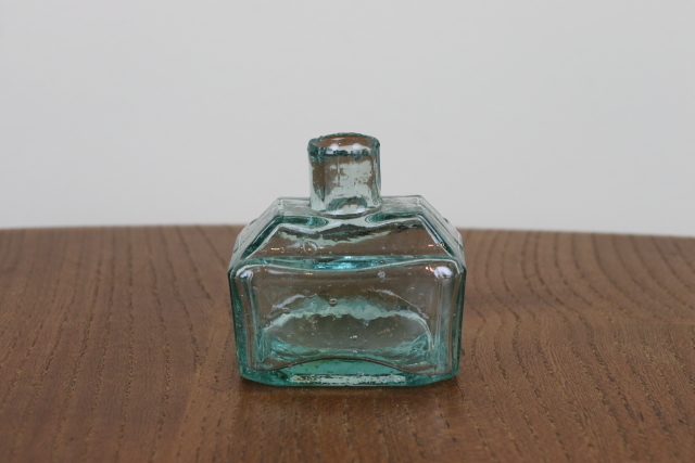 イギリス　アンティーク　インク瓶　一輪挿し　花瓶　ボトル　フラワーベース