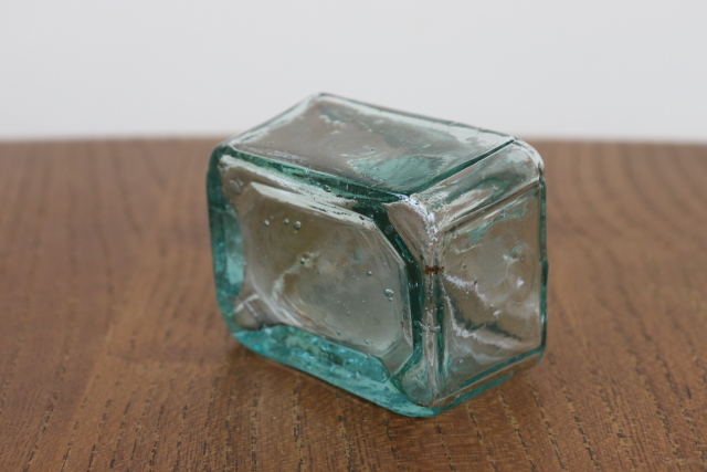 イギリス　アンティーク　インク瓶　一輪挿し　花瓶　ボトル　フラワーベース