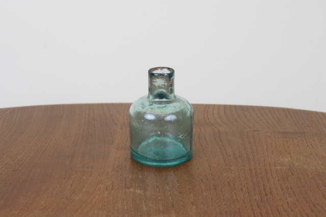 イギリス　アンティーク　インク瓶　一輪挿し　花瓶　ボトル　フラワーベース