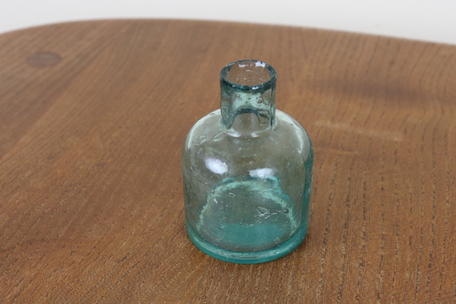 イギリス　アンティーク　インク瓶　一輪挿し　花瓶　ボトル　フラワーベース