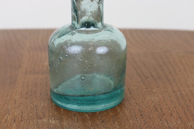 イギリス　アンティーク　インク瓶　一輪挿し　花瓶　ボトル　フラワーベース