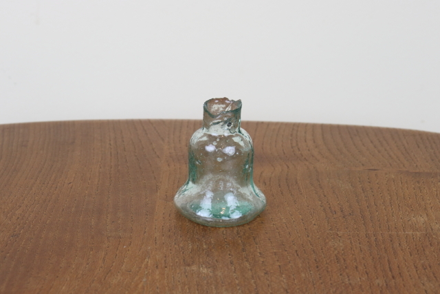 イギリス　アンティーク　インク瓶　一輪挿し　花瓶　ボトル　フラワーベース